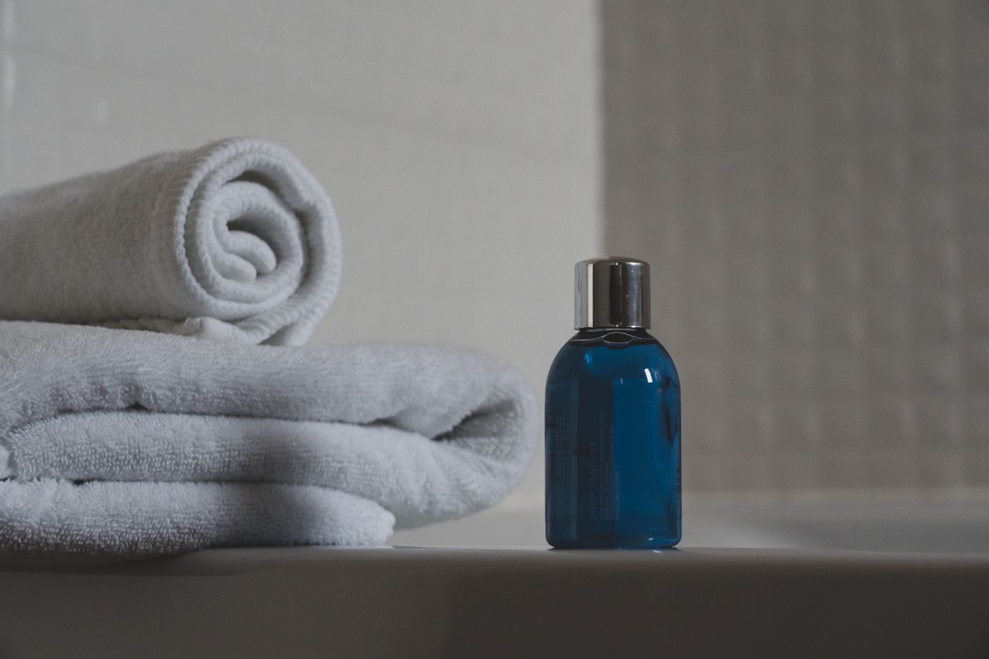 Kit de bienvenida: toalla de mano, facial y pie de baño
